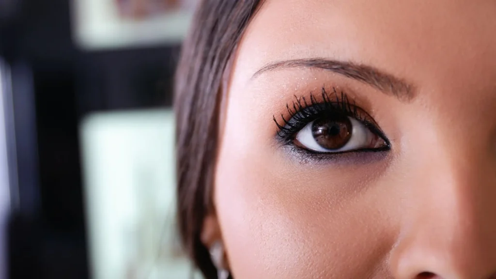 can you wear mascara with a lash lift