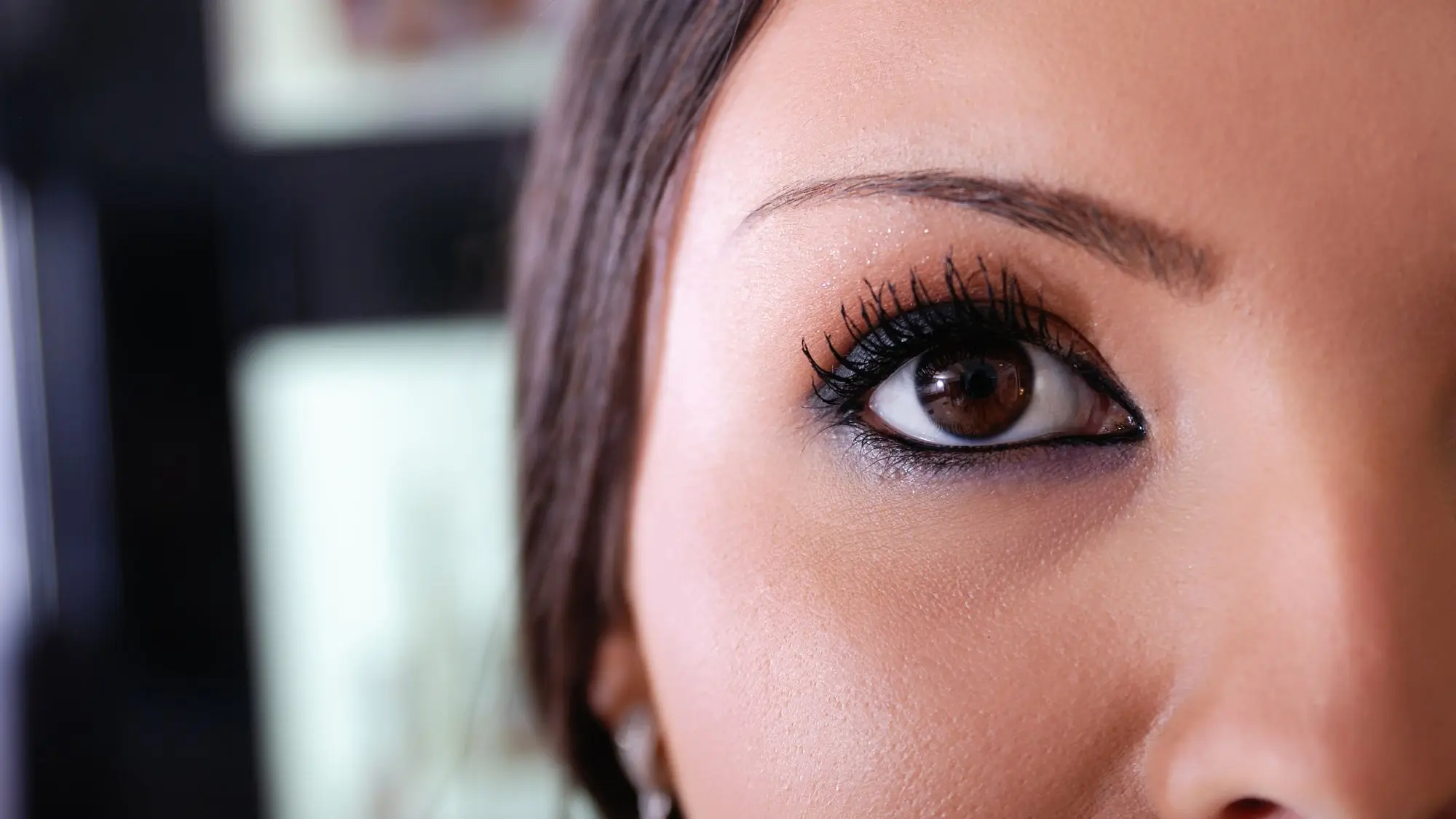 can you wear mascara with a lash lift
